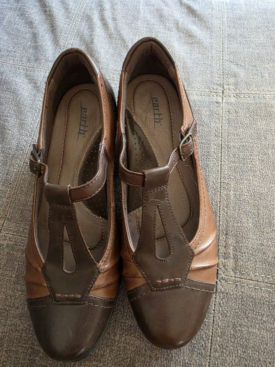 Earth Shoes - Earth Brown Two-Tone Leather Mary Jane Flats